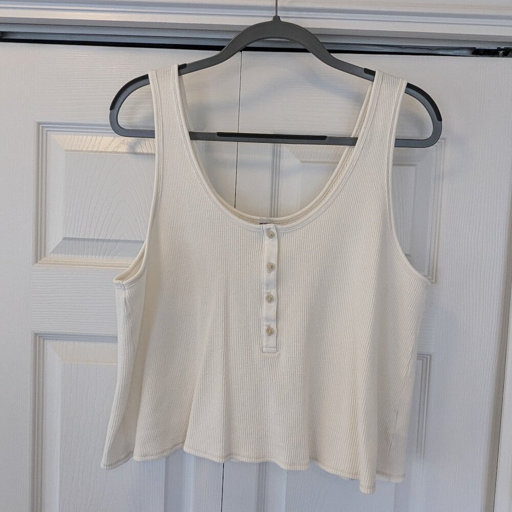 Old Navy Thermal-Knit Cropped Henley Tank Top - Picture 4 of 6